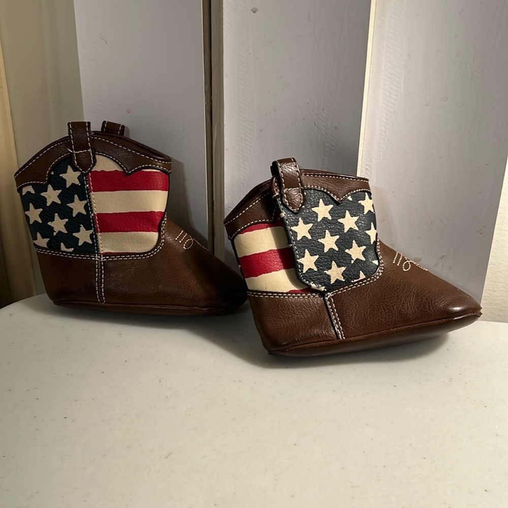 Trim foot Co Baby “American Flag” Cowboy Boots Sz 4